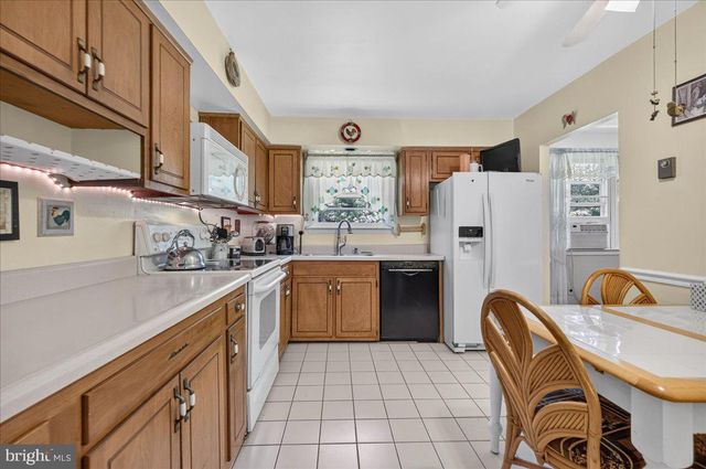 74 GLEN DR, Yardley, PA 19067