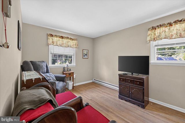 74 GLEN DR, Yardley, PA 19067