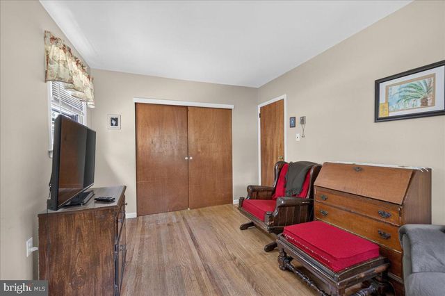74 GLEN DR, Yardley, PA 19067