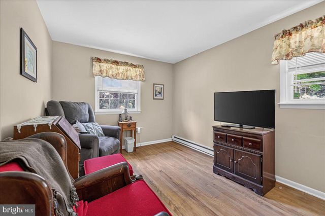 74 GLEN DR, Yardley, PA 19067
