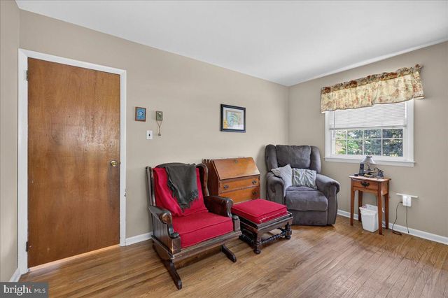 74 GLEN DR, Yardley, PA 19067