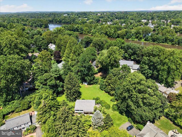 74 GLEN DR, Yardley, PA 19067