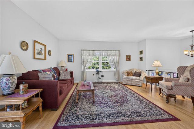 74 GLEN DR, Yardley, PA 19067