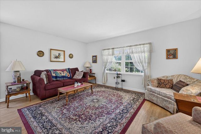 74 GLEN DR, Yardley, PA 19067