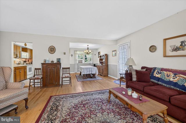 74 GLEN DR, Yardley, PA 19067