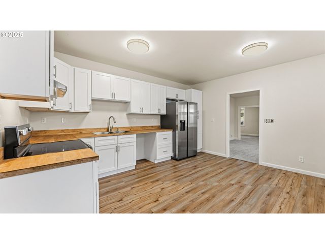 421 GOLDEN Ave, Coos Bay, OR 97420