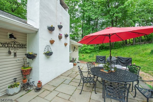 9 Albert St, West Milford Twp., NJ 07480