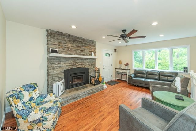 9 Albert St, West Milford Twp., NJ 07480