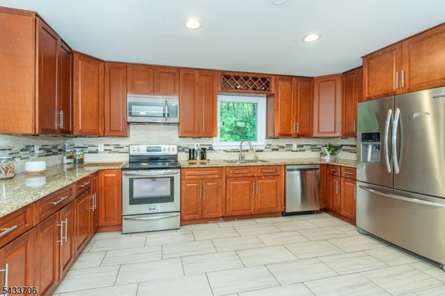 9 Albert St, West Milford Twp., NJ 07480