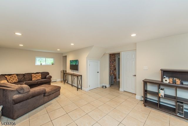 9 Albert St, West Milford Twp., NJ 07480