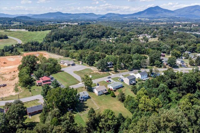 729 Burks Hill RD, Bedford, VA 24523