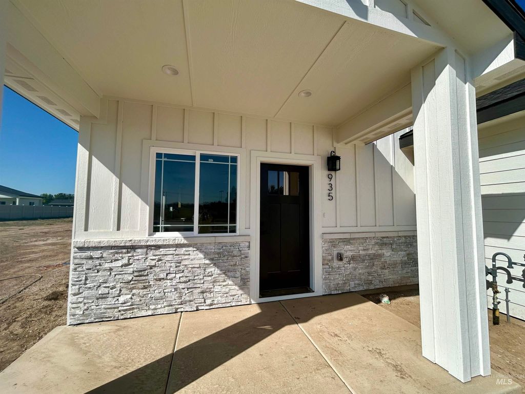 995 N 15th St, Payette, ID 83661 photo 2