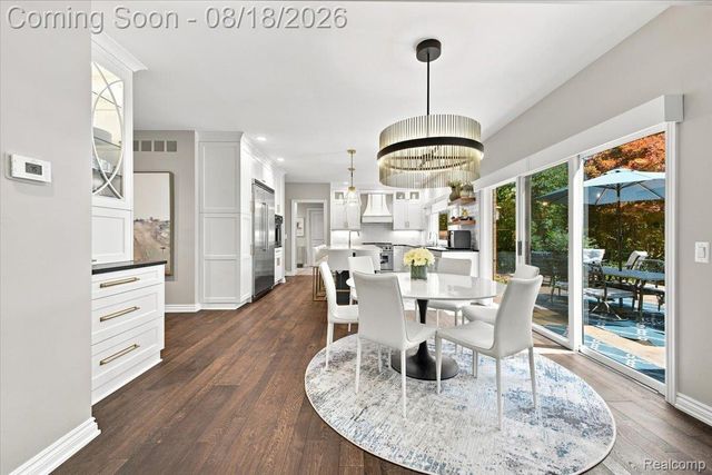 853 Lone Pine Road, Bloomfield Hills, MI 48302