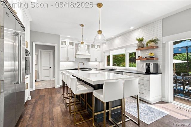853 Lone Pine Road, Bloomfield Hills, MI 48302