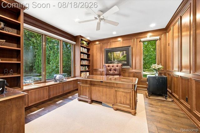 853 Lone Pine Road, Bloomfield Hills, MI 48302