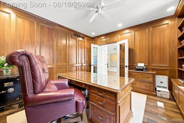 853 Lone Pine Road, Bloomfield Hills, MI 48302