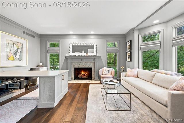 853 Lone Pine Road, Bloomfield Hills, MI 48302