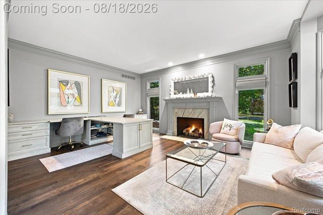 853 Lone Pine Road, Bloomfield Hills, MI 48302
