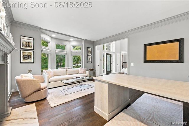 853 Lone Pine Road, Bloomfield Hills, MI 48302
