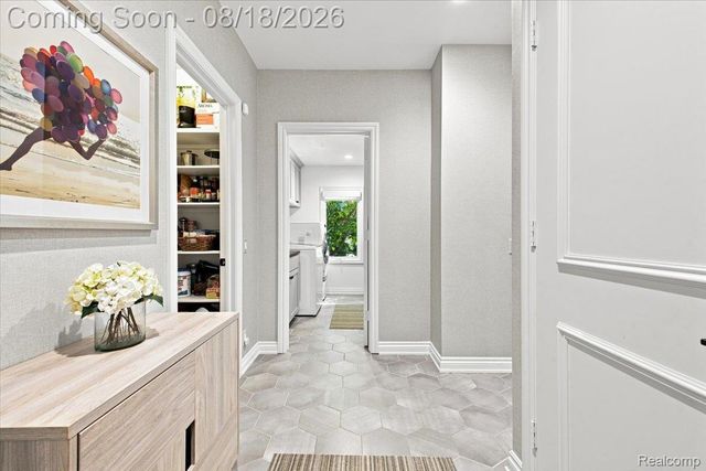 853 Lone Pine Road, Bloomfield Hills, MI 48302