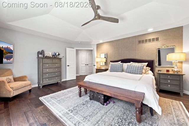 853 Lone Pine Road, Bloomfield Hills, MI 48302