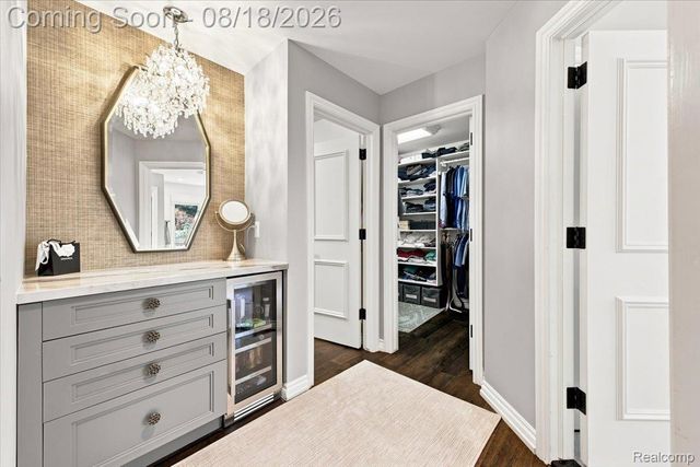 853 Lone Pine Road, Bloomfield Hills, MI 48302