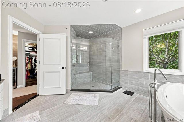 853 Lone Pine Road, Bloomfield Hills, MI 48302