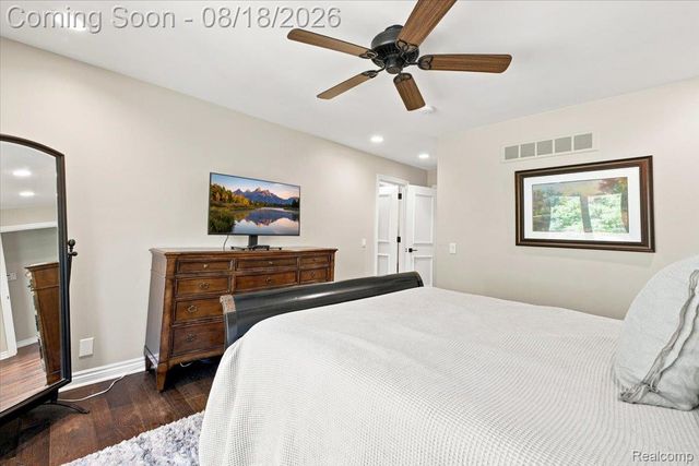 853 Lone Pine Road, Bloomfield Hills, MI 48302