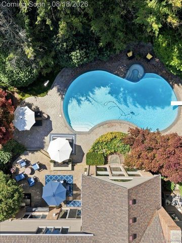 853 Lone Pine Road, Bloomfield Hills, MI 48302