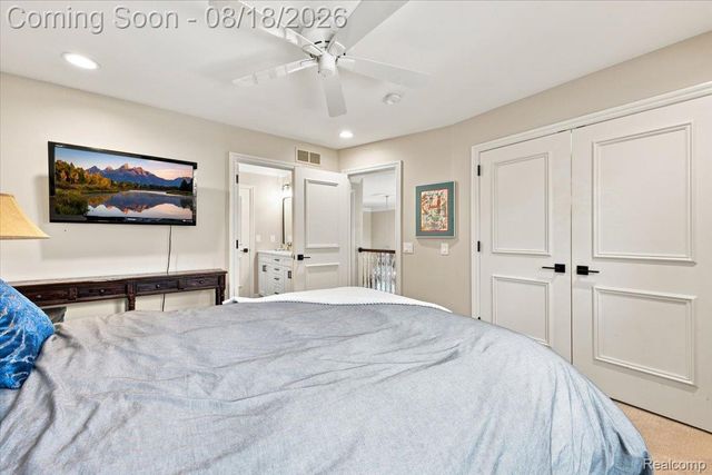 853 Lone Pine Road, Bloomfield Hills, MI 48302