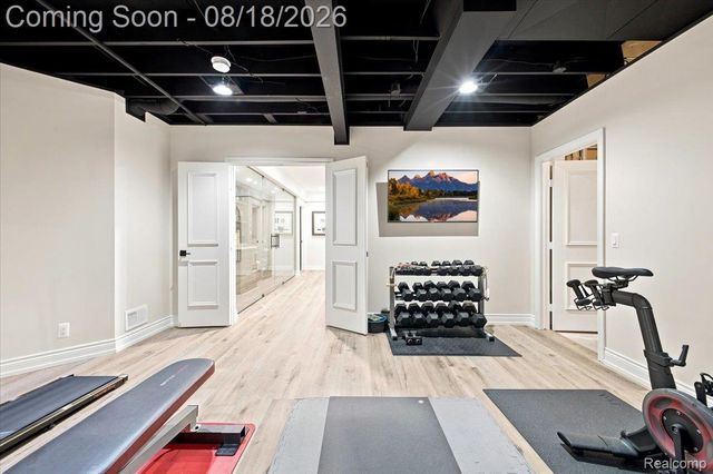 853 Lone Pine Road, Bloomfield Hills, MI 48302