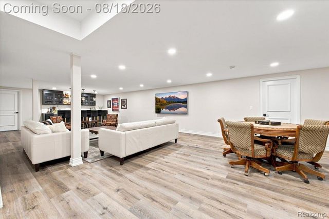 853 Lone Pine Road, Bloomfield Hills, MI 48302