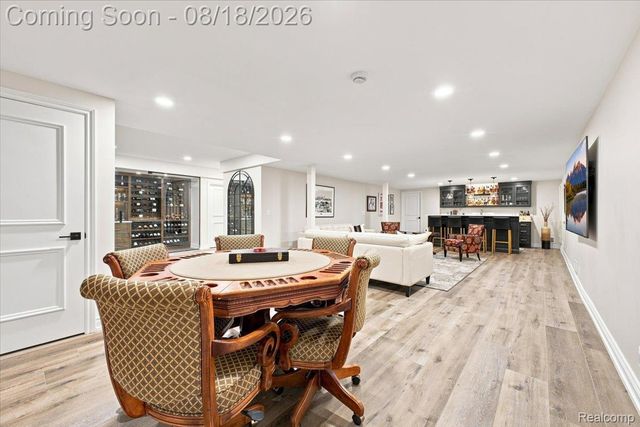 853 Lone Pine Road, Bloomfield Hills, MI 48302