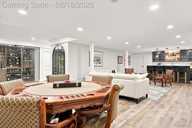 853 Lone Pine Road, Bloomfield Hills, MI 48302