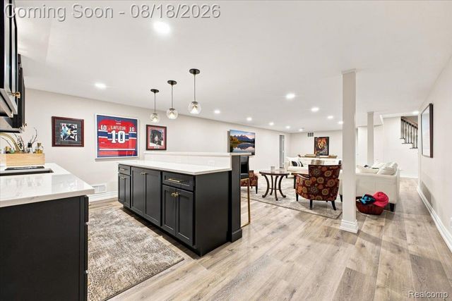 853 Lone Pine Road, Bloomfield Hills, MI 48302