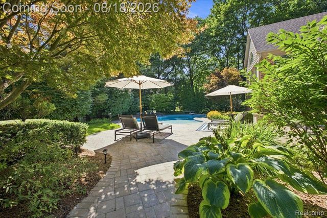 853 Lone Pine Road, Bloomfield Hills, MI 48302