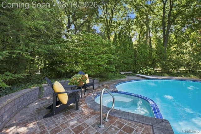 853 Lone Pine Road, Bloomfield Hills, MI 48302