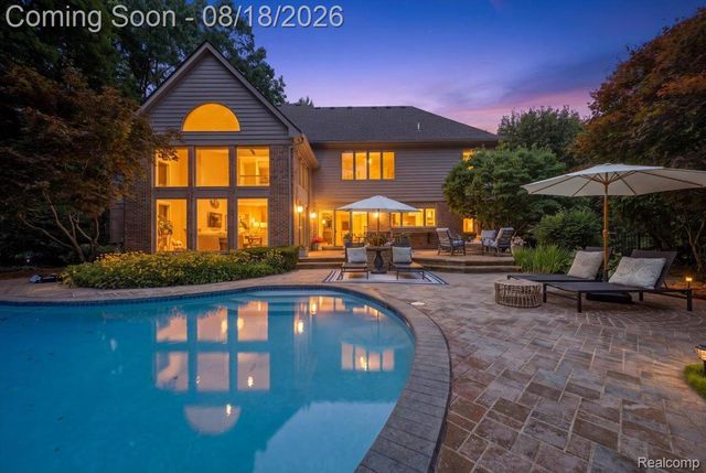 853 Lone Pine Road, Bloomfield Hills, MI 48302
