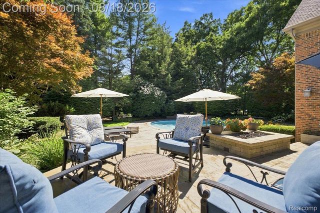 853 Lone Pine Road, Bloomfield Hills, MI 48302