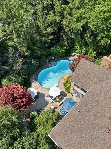 853 Lone Pine Road, Bloomfield Hills, MI 48302