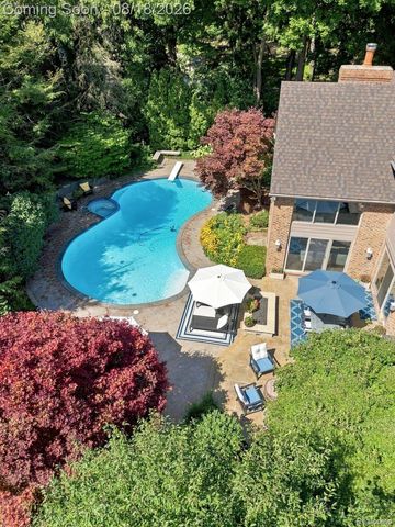 853 Lone Pine Road, Bloomfield Hills, MI 48302