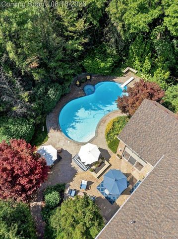 853 Lone Pine Road, Bloomfield Hills, MI 48302