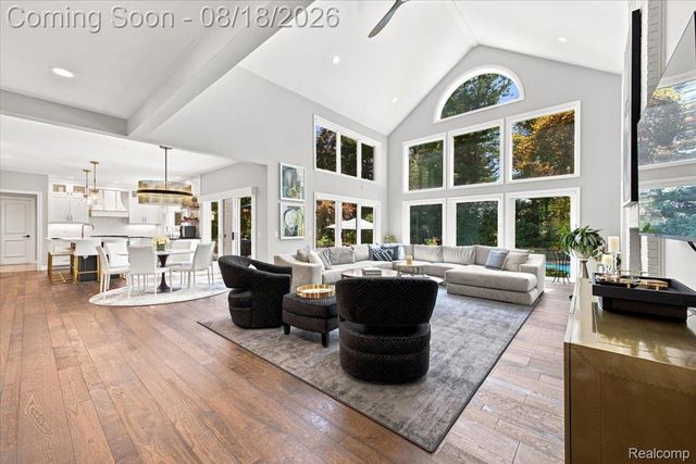 853 Lone Pine Road, Bloomfield Hills, MI 48302