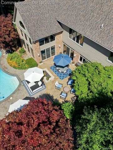 853 Lone Pine Road, Bloomfield Hills, MI 48302