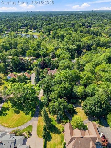 853 Lone Pine Road, Bloomfield Hills, MI 48302