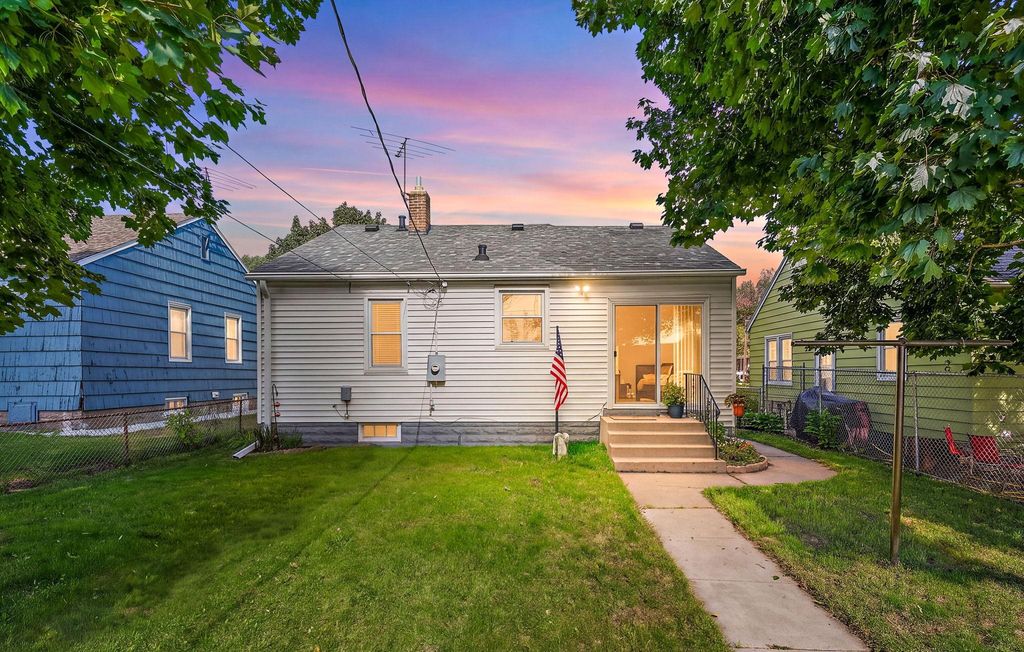 1340 3rd Street E, Saint Paul, MN 55106 — photo 2