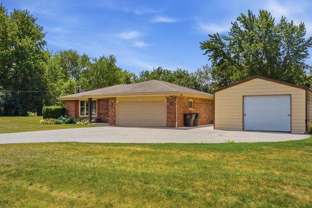 S58W29985 McFarlane ROAD, Mukwonago, WI 53149