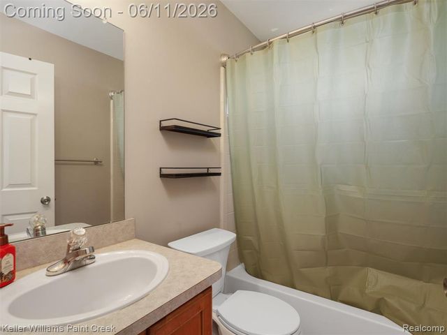 52359 Fox Pointe Drive, New Baltimore, MI 48047
