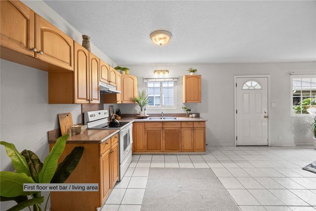 823 17th Avenue, Honolulu, HI 96816