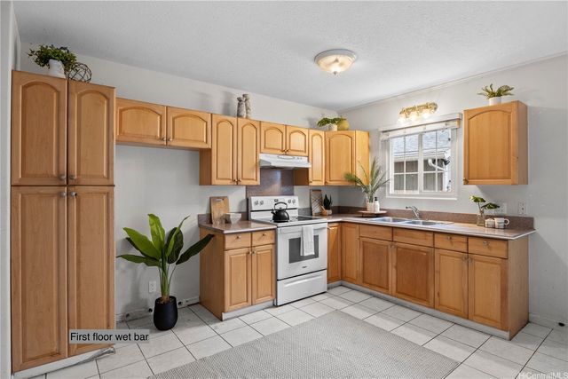 823 17th Avenue, Honolulu, HI 96816